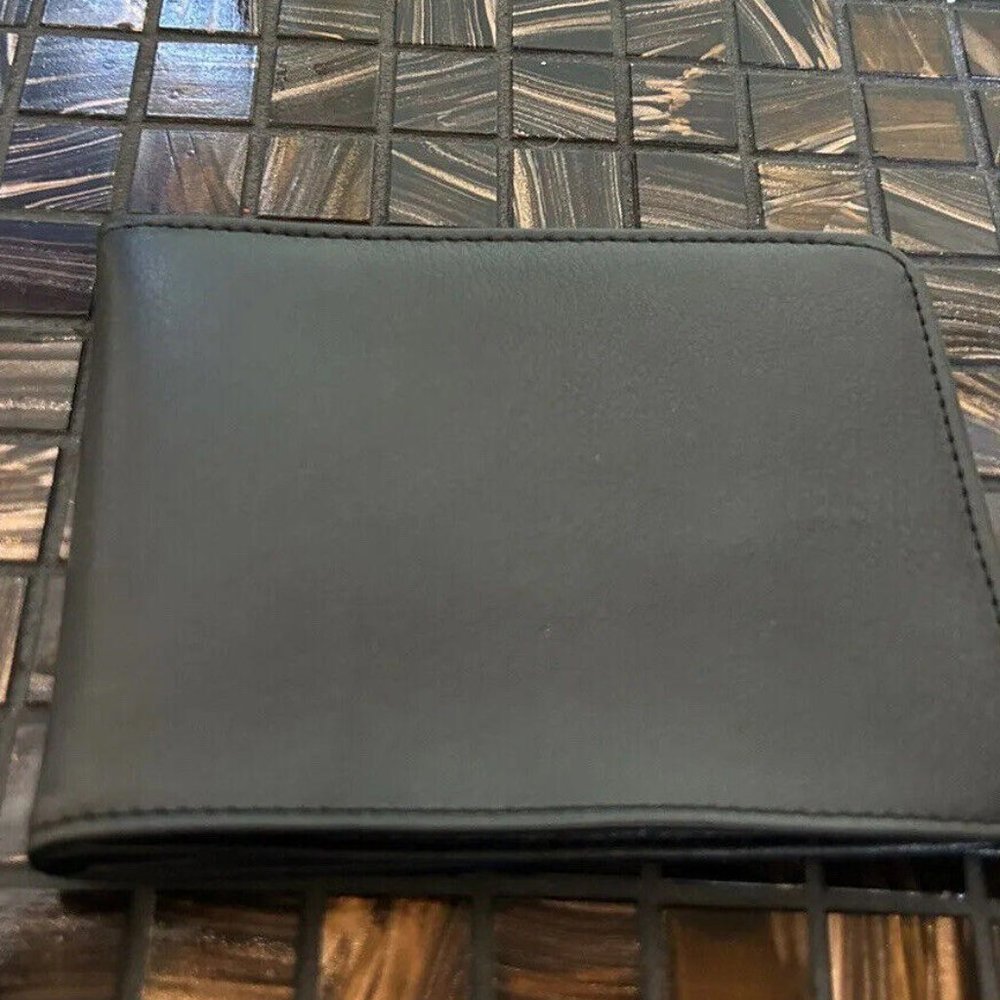 Great Gift!! 🎁 Black Leather Wonder Wallet Protect Against  Scams